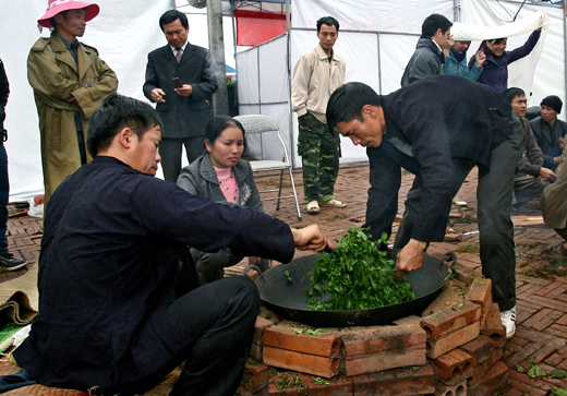  Phần thi sao chè bằng phương pháp thủ công tại Liên hoan